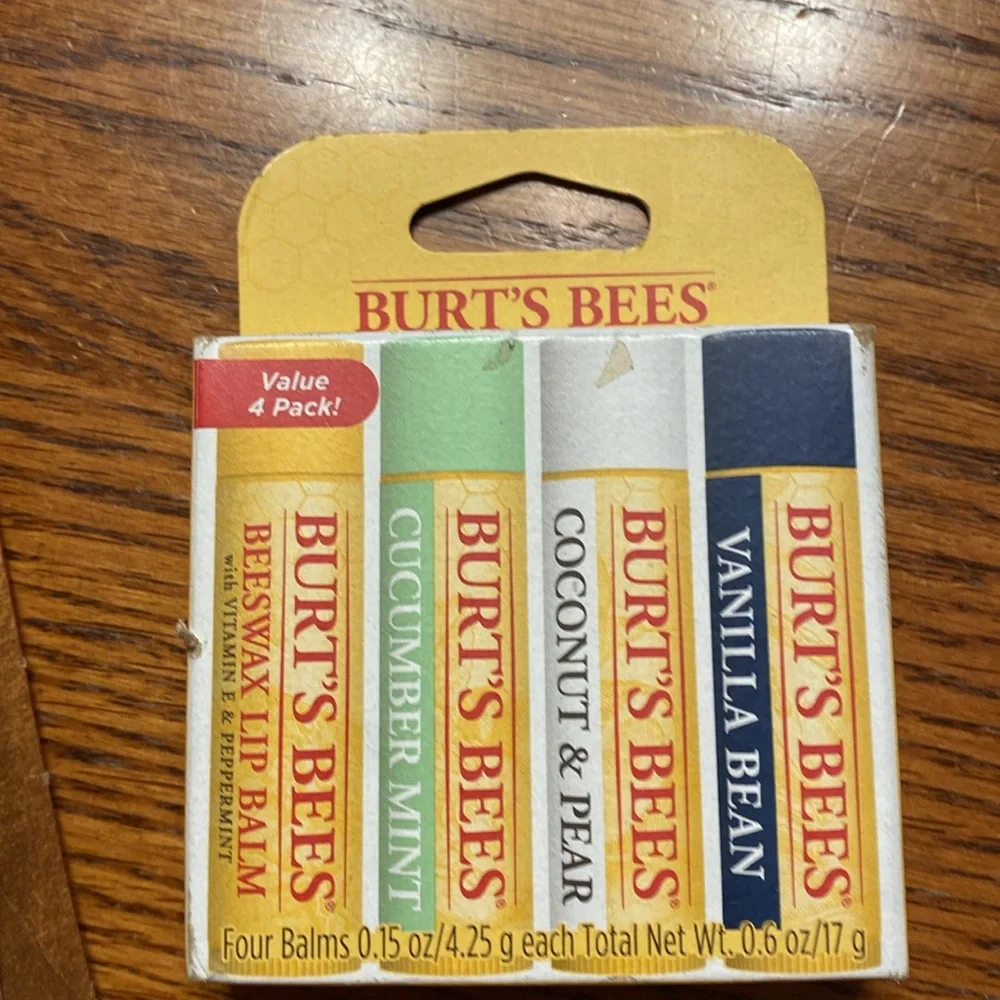 BERT'S BEES Lip Balm Lot